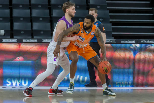 半场占据了 半场占据了